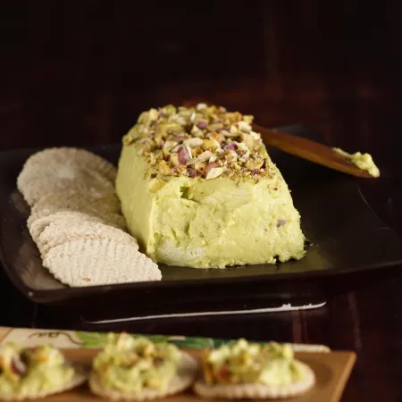 Mousse de aguacate con pistachos